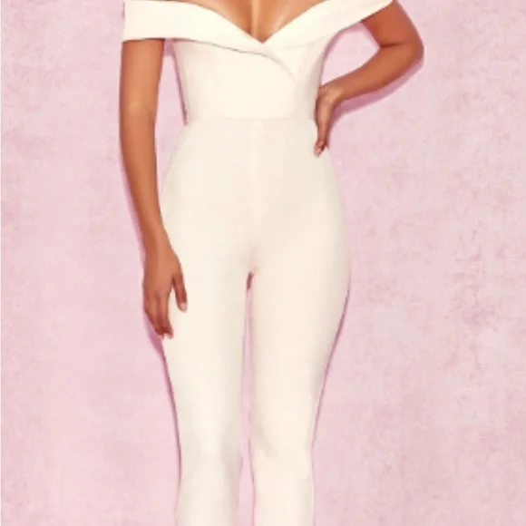 HOUSE OF CB Bella Jumpsuit BWT XS - Picture 3 of 4